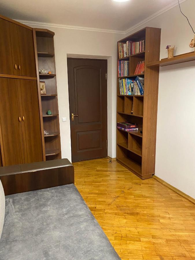 Apartment Next To Metro Station Pechersk Kiev Exteriör bild